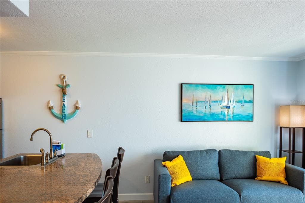 2506 N ROCKY POINT DRIVE 301 photo 9
