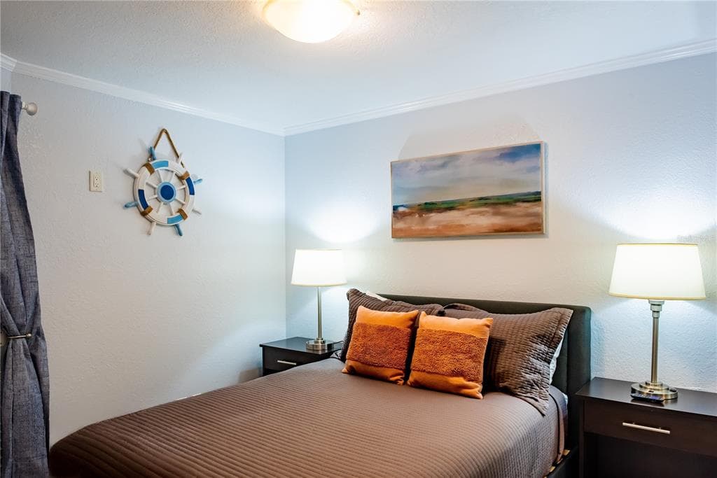 2506 N ROCKY POINT DRIVE 301 photo 14