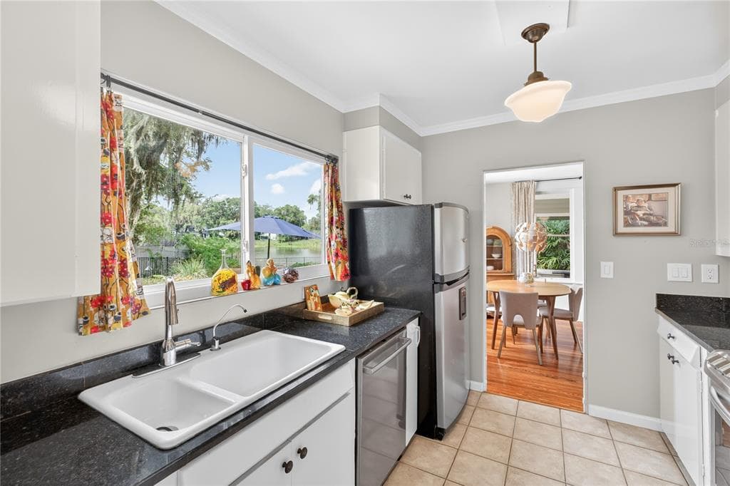 1800 CARLTON DRIVE photo 10
