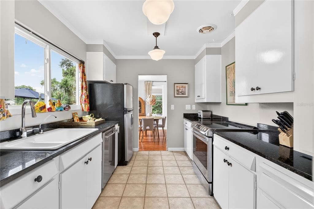 1800 CARLTON DRIVE photo 11