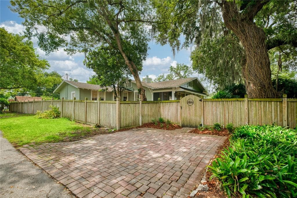 1800 CARLTON DRIVE photo 25