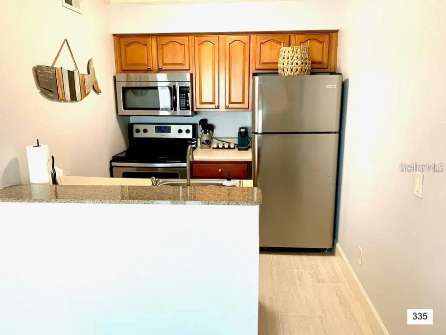 2506 N ROCKY POINT DRIVE 335 photo 11