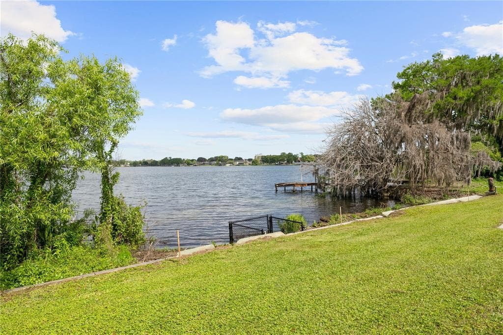 230 KILLARNEY DRIVE photo 12