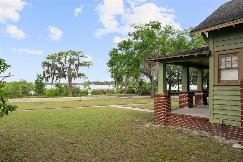 230 KILLARNEY DRIVE photo 5