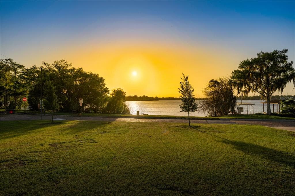 230 KILLARNEY DRIVE photo 14