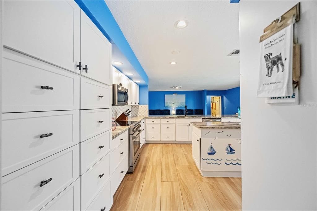 340 PORTOFINO DRIVE photo 21