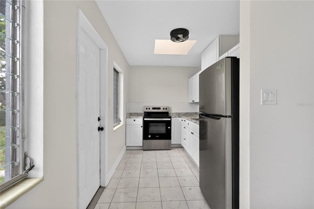691 SHARON CIRCLE photo 12