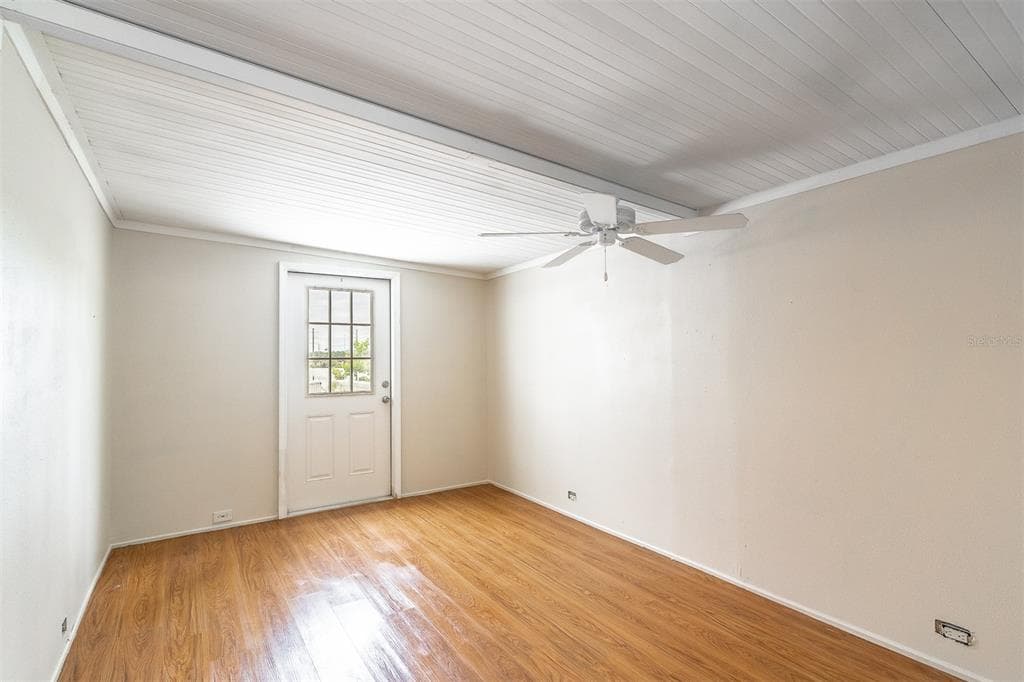302 BASSWOOD COURT photo 6