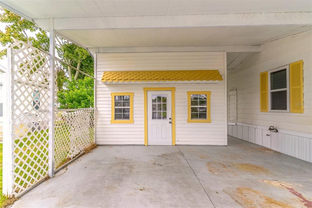 302 BASSWOOD COURT photo 3