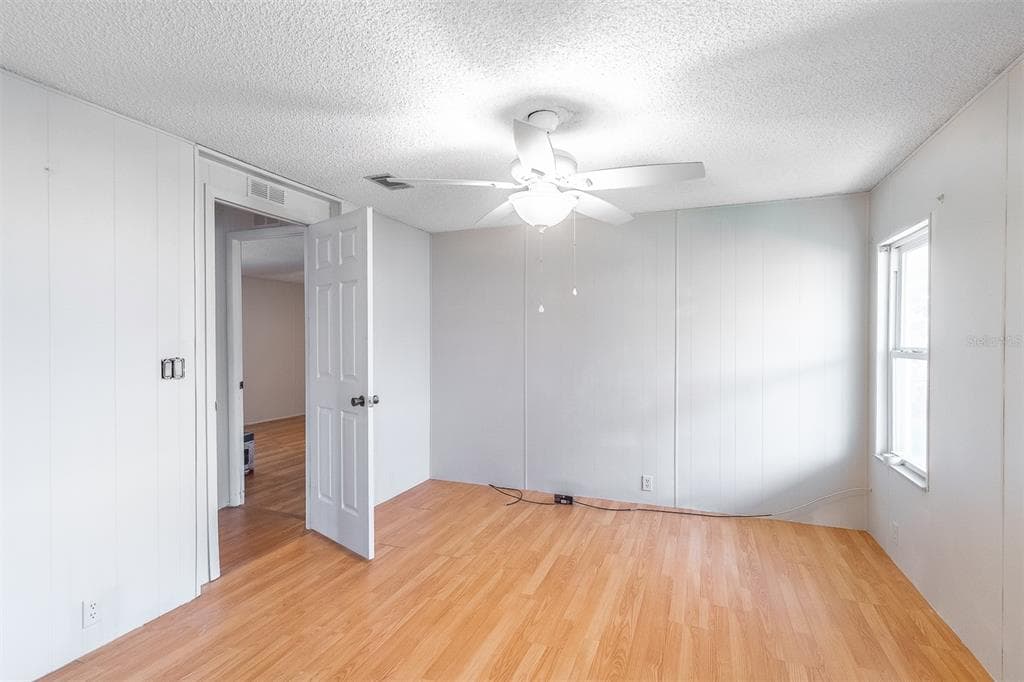 302 BASSWOOD COURT photo 24