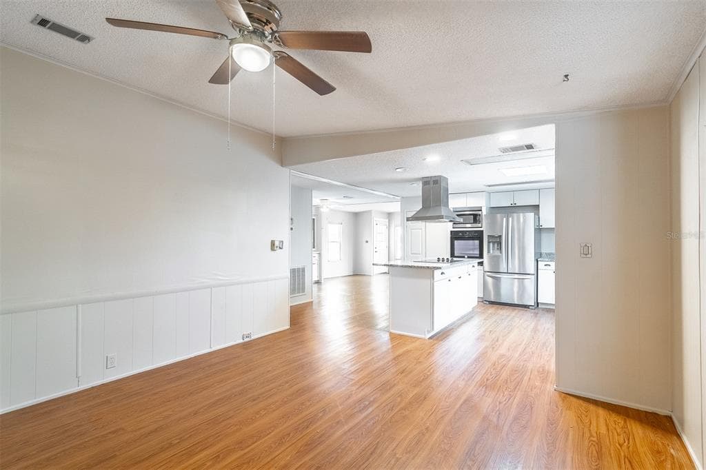 302 BASSWOOD COURT photo 8