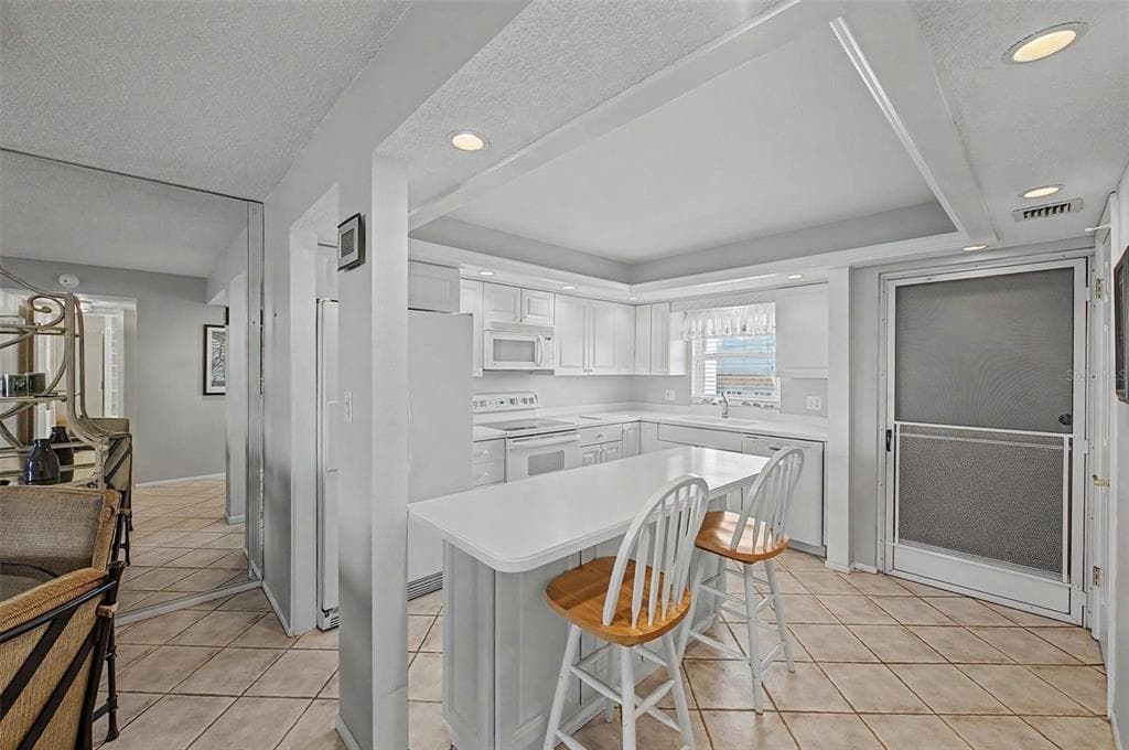 7 ELGIN PLACE 508 photo 7