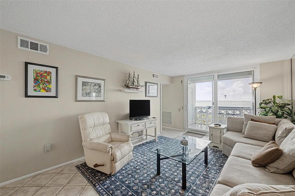 7 ELGIN PLACE 508 photo 4