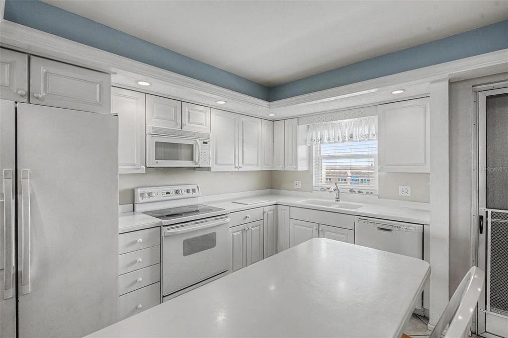 7 ELGIN PLACE 508 photo 8