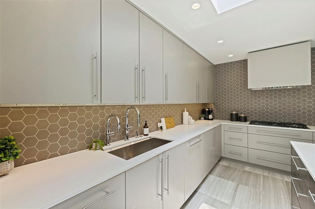 1846 COFFEE POT BOULEVARD NE photo 15