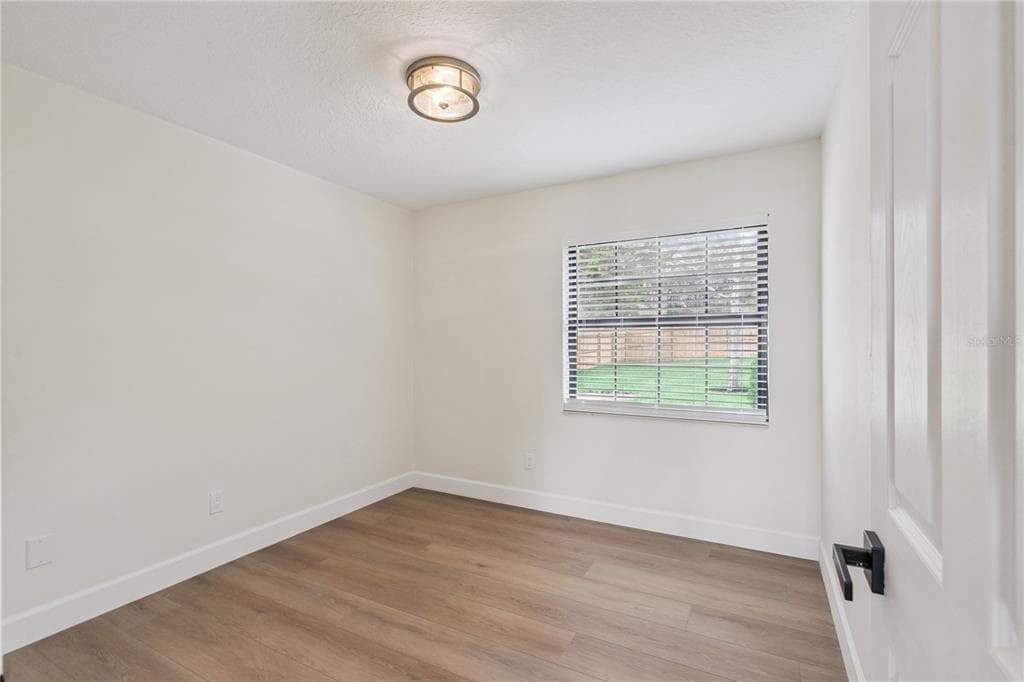 1500 WEST AVENUE photo 22