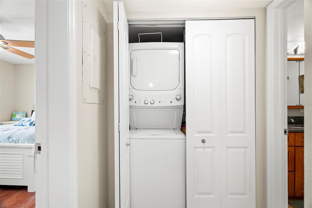 7300 SUN ISLAND DRIVE S 1103 photo 23