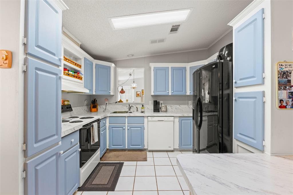 556 MOUNT OAK AVENUE NE 738 photo 8