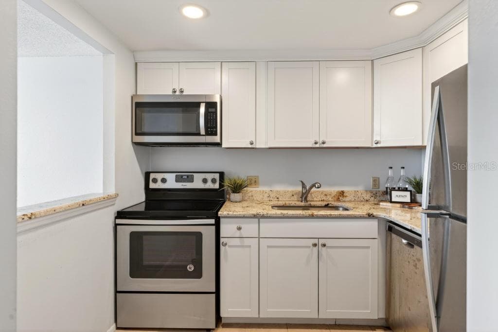 925 N HALIFAX AVENUE 410 photo 22