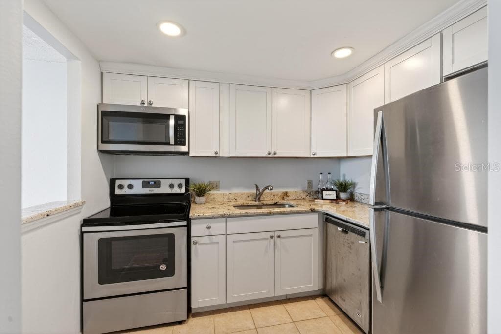 925 N HALIFAX AVENUE 410 photo 21
