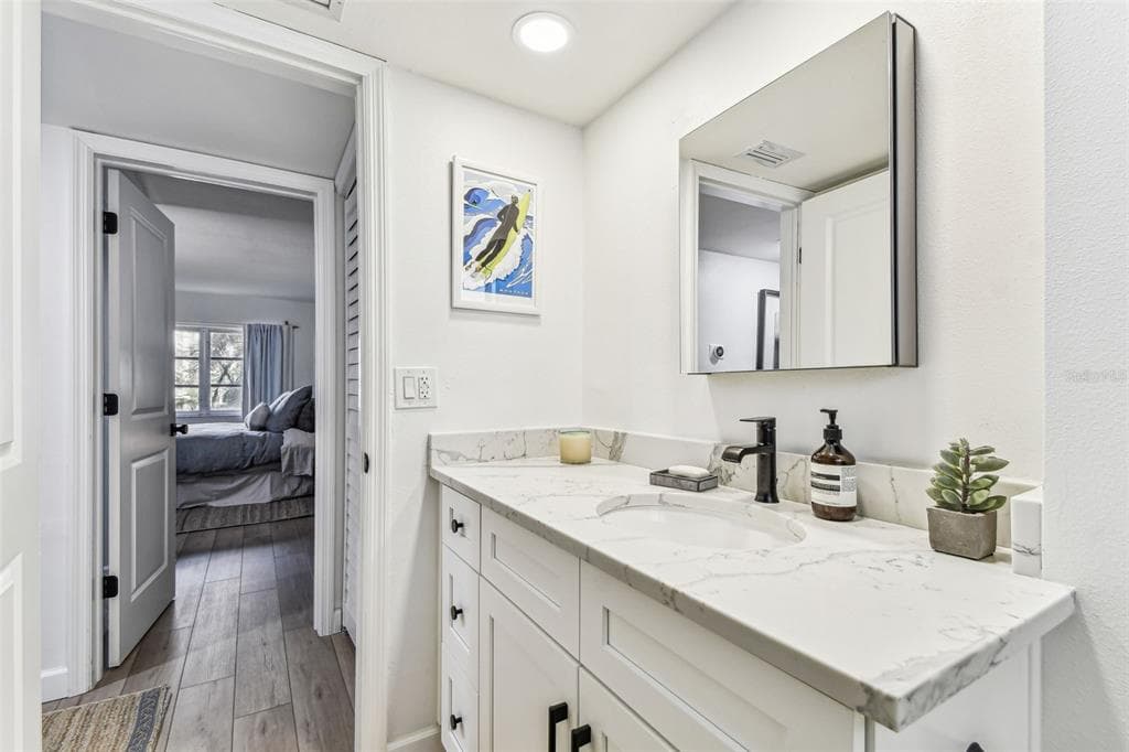 620 EDGEWATER DRIVE 204 photo 9