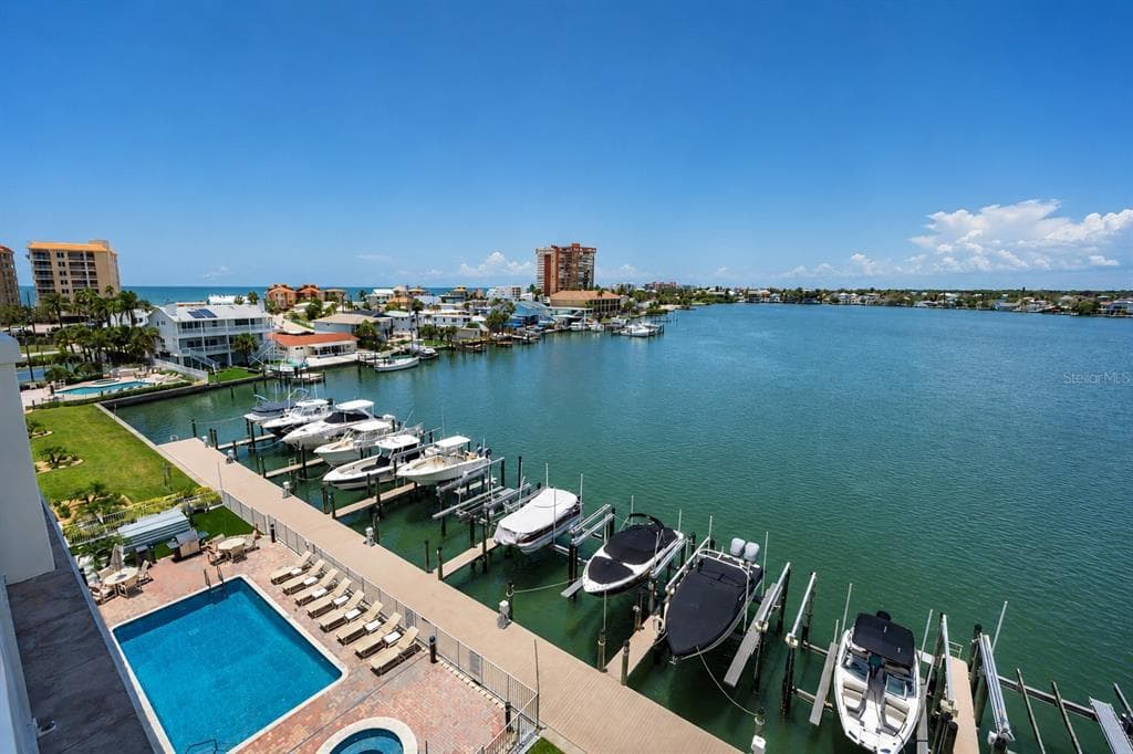17717 GULF BOULEVARD 504 photo 2