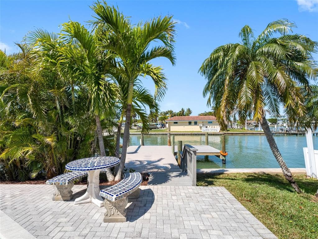 562 JOHNS PASS AVENUE photo 18