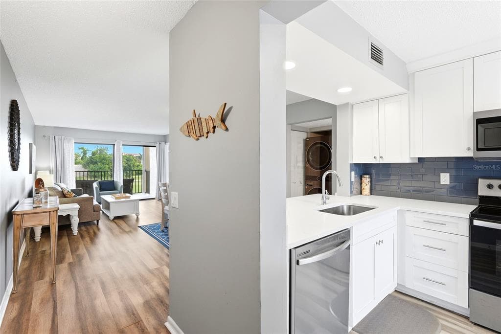 6105 PALMA DEL MAR BOULEVARD S 219 photo 4