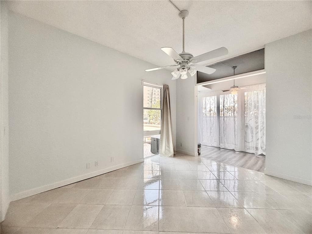 7400 SUN ISLAND DRIVE S 111 photo 17