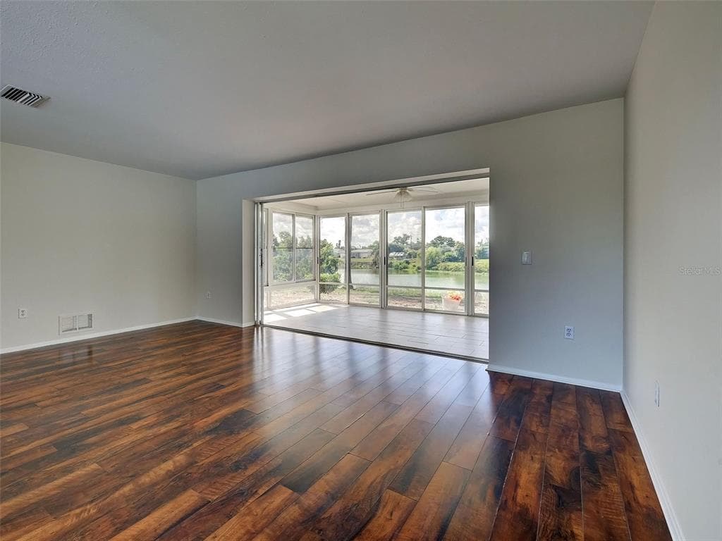 412 PINE TREE TERRACE photo 10