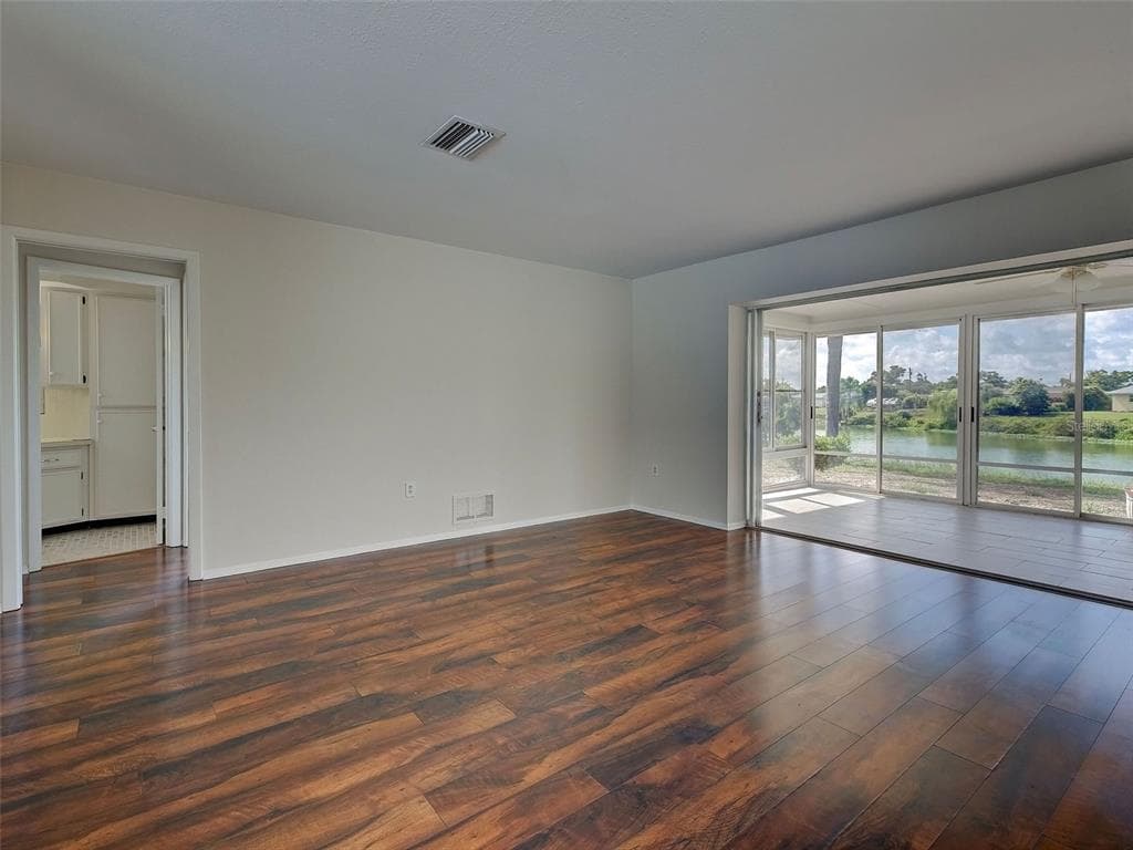 412 PINE TREE TERRACE photo 11