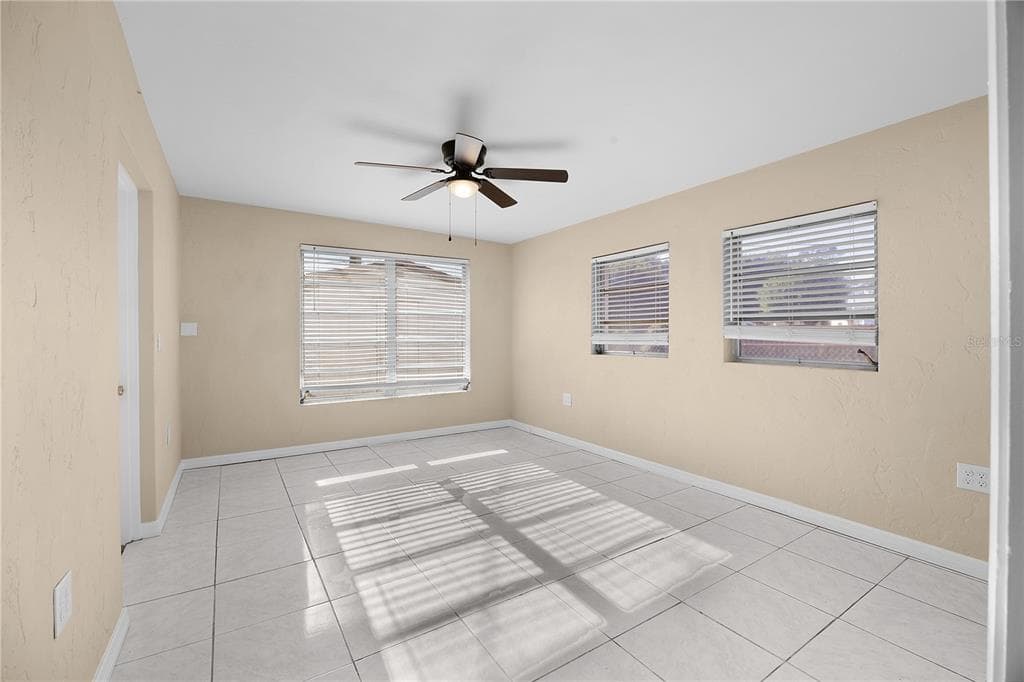 275 LAKEVIEW DRIVE photo 9