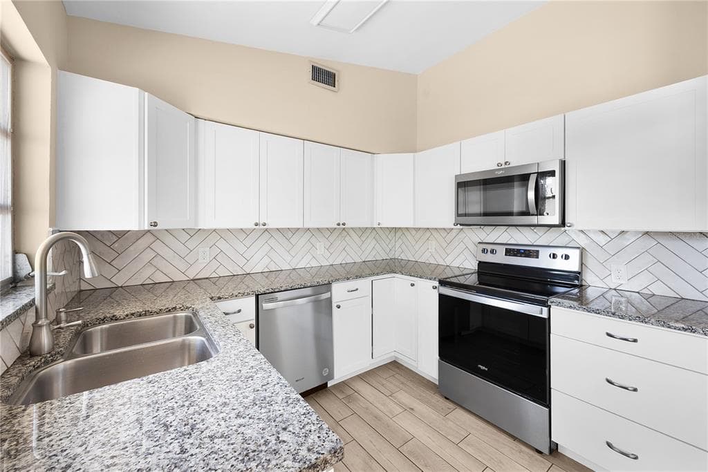 275 LAKEVIEW DRIVE photo 18