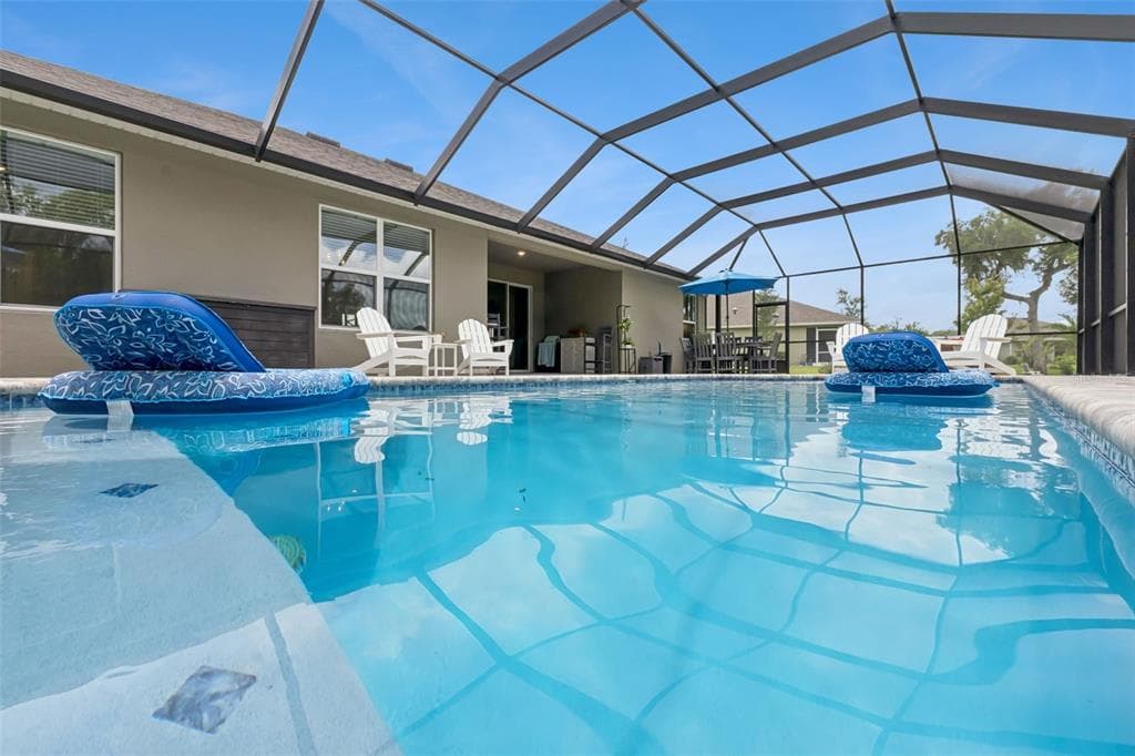3093 ADRIAN DR photo 2