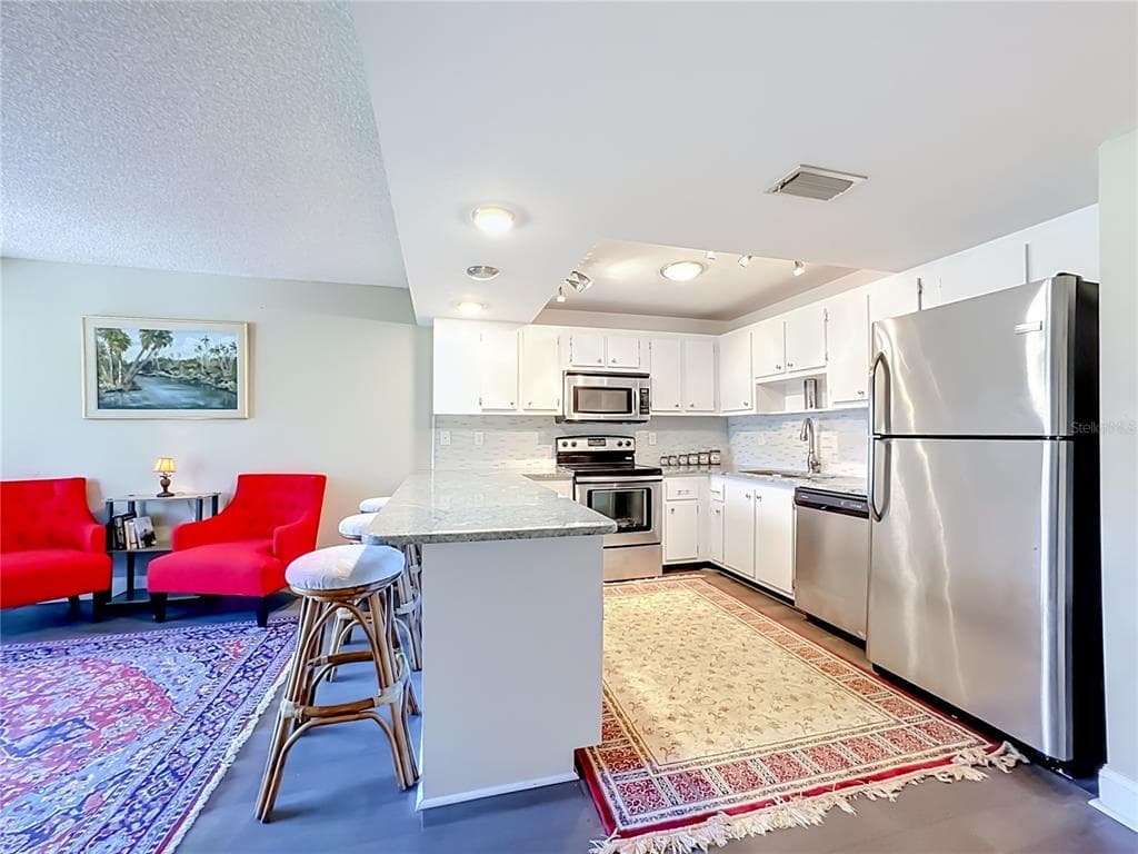 425 30TH AVENUE W C212 photo 10