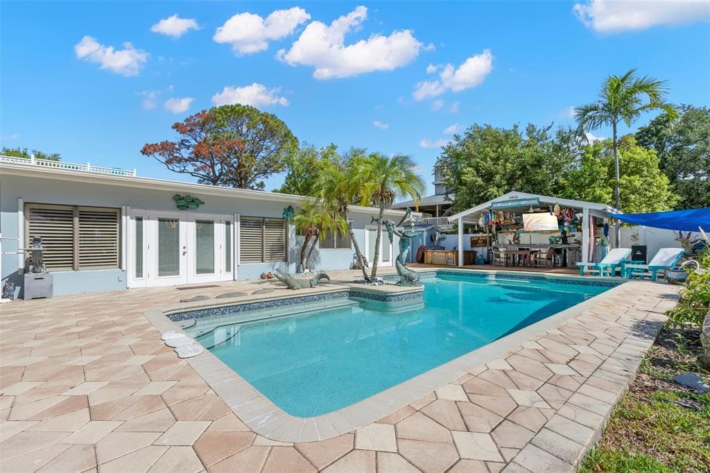 121 CARLYLE DRIVE photo 12