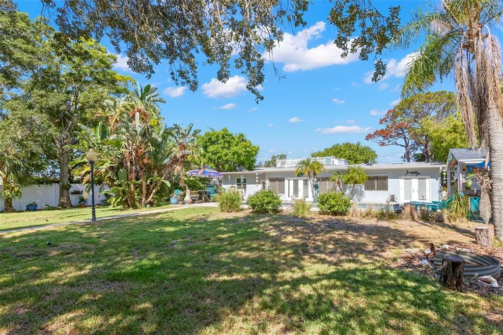 121 CARLYLE DRIVE photo 18