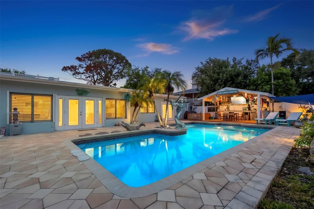 121 CARLYLE DRIVE photo 15