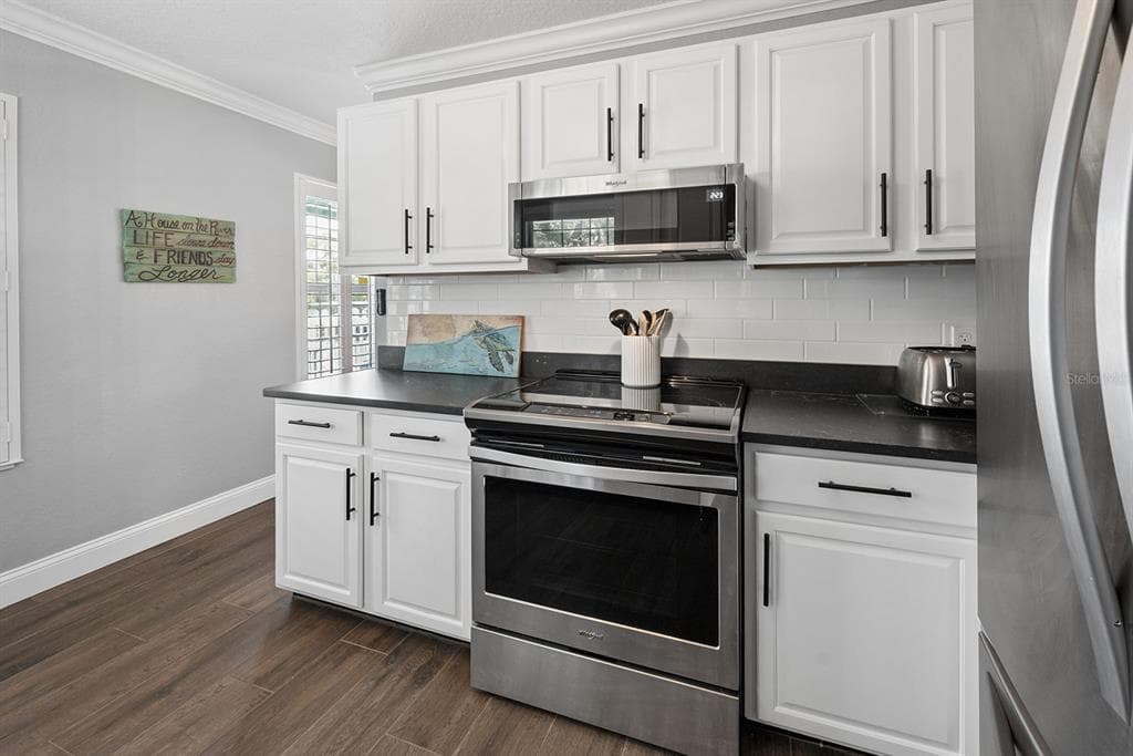 8213 RIVERVIEW ROAD photo 17