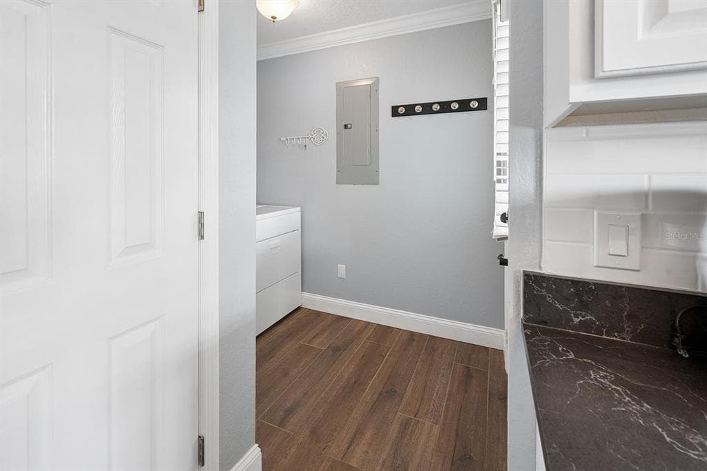 8213 RIVERVIEW ROAD photo 22