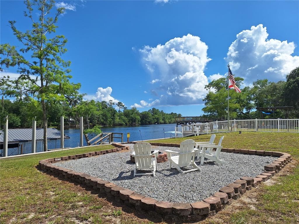 8213 RIVERVIEW ROAD photo 3