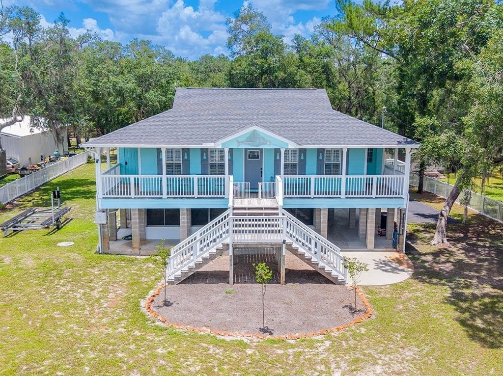8213 RIVERVIEW ROAD photo 1