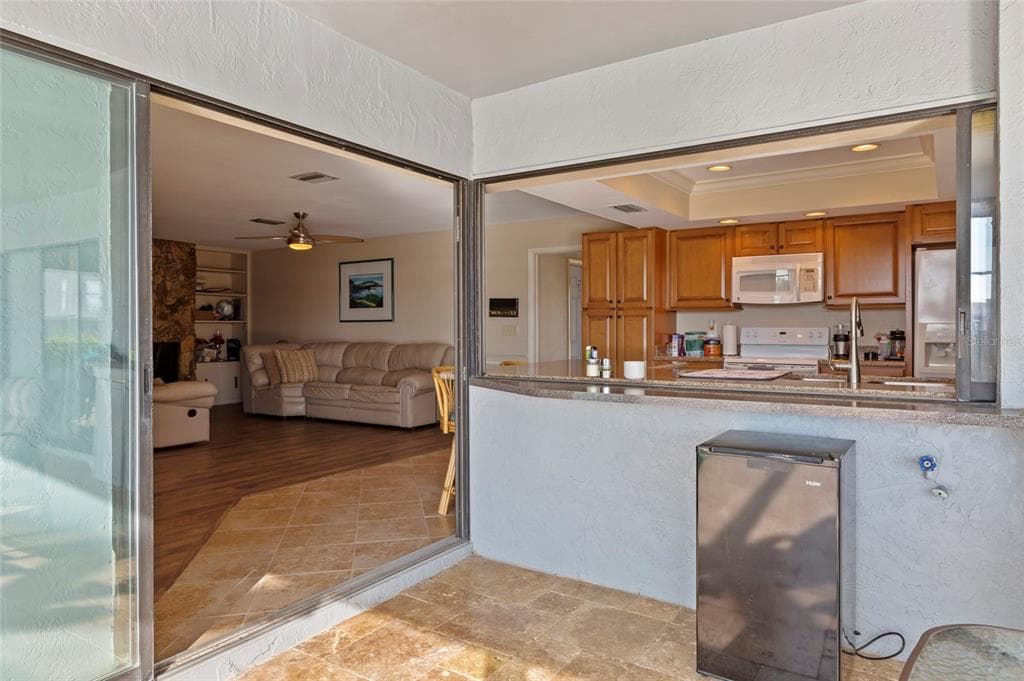 921 BIRDIE WAY photo 16