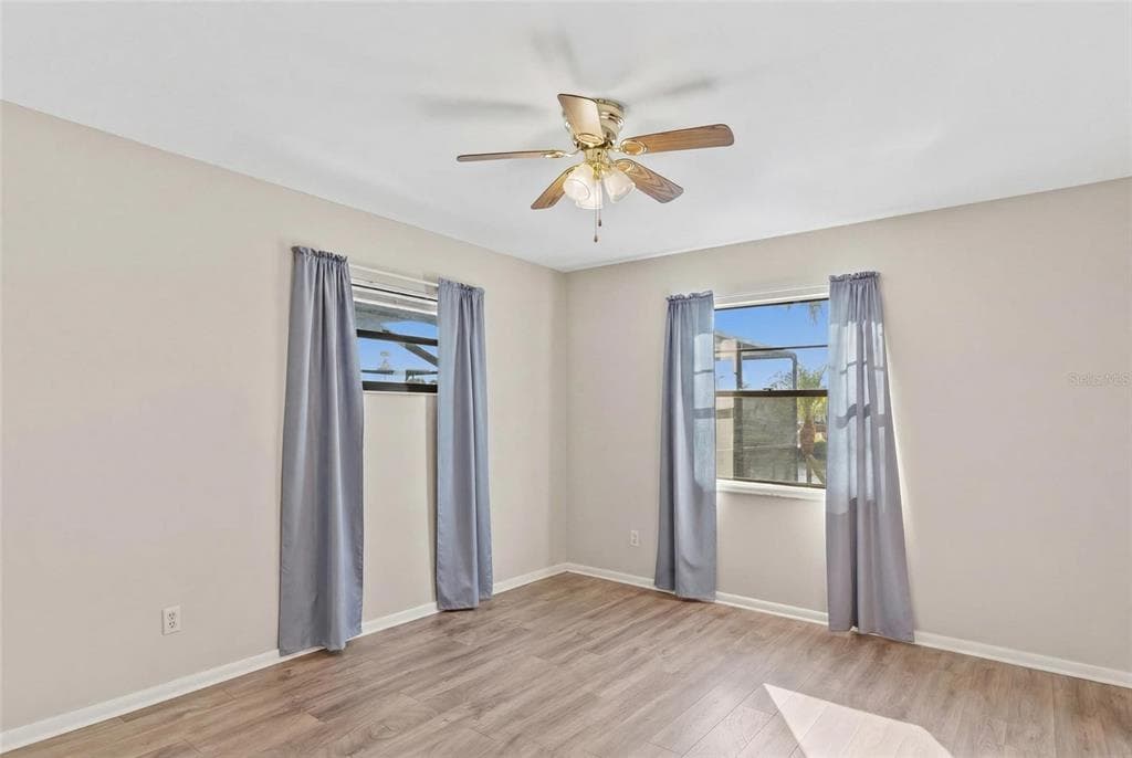 921 BIRDIE WAY photo 14