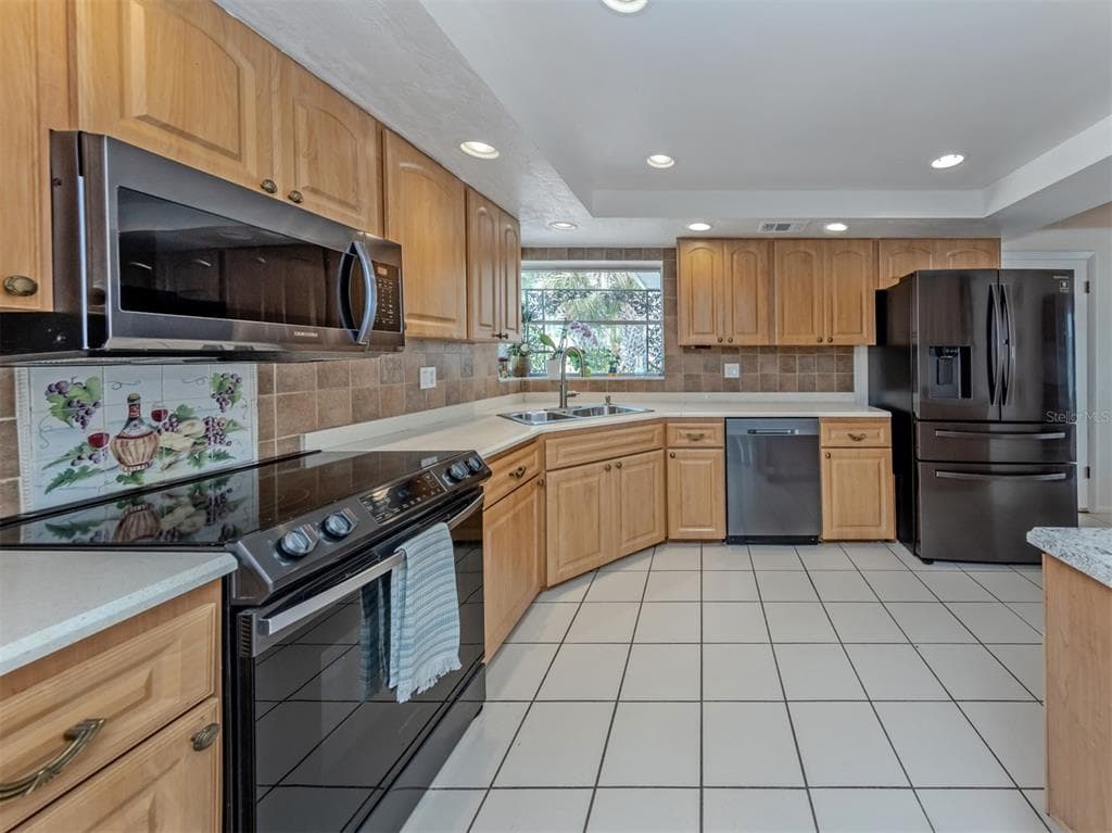 1480 LAKESIDE DRIVE photo 13