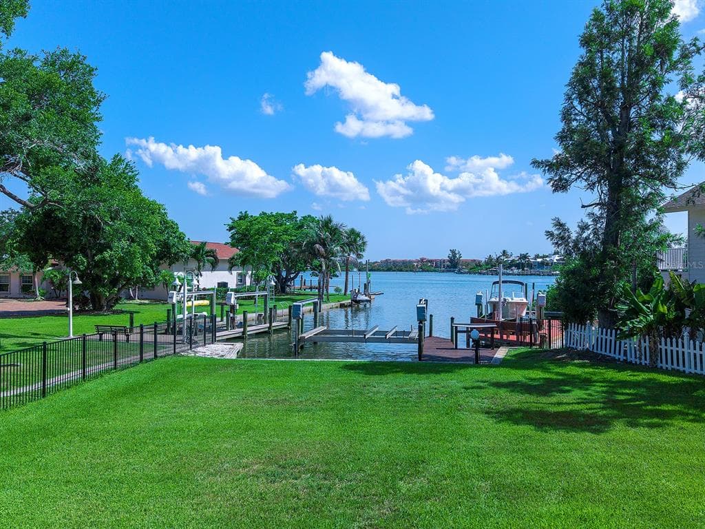 396 BAYSHORE DRIVE photo 23
