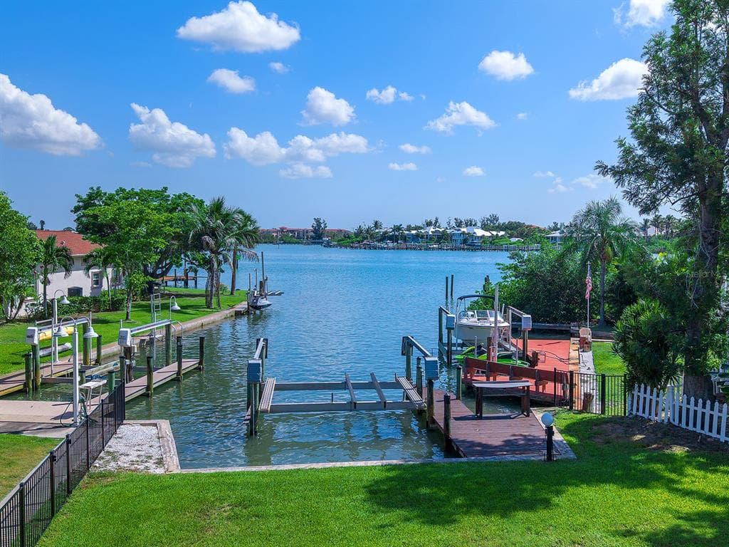 396 BAYSHORE DRIVE photo 4