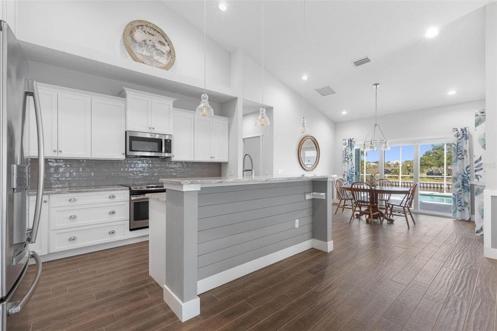127 SEASIDE POINT photo 15