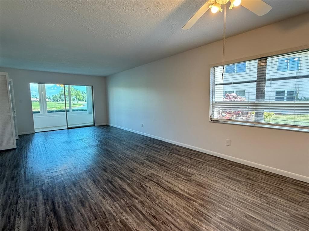 7153 W COUNTRY CLUB DR N 145 photo 3