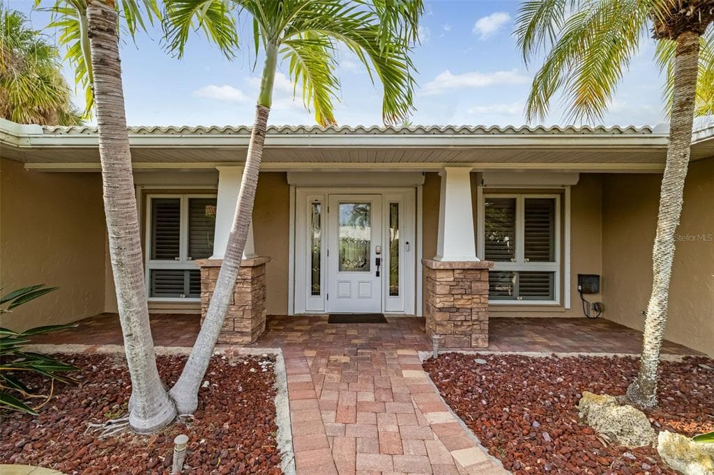 565 COMMONWEALTH PLACE photo 3